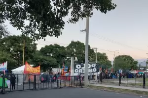 Acampe frente a Casa de Gobierno: reclaman por viviendas y asistencias econmicas