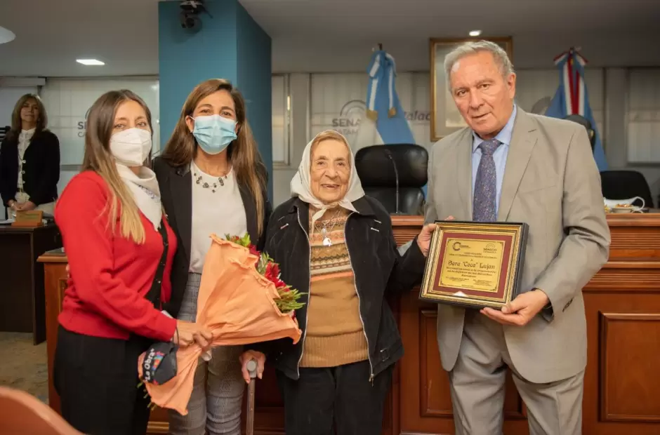 Homenaje a sara coca lujan