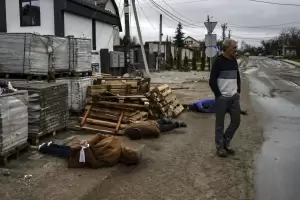 Cientos de cadveres fueron encontrados en una ciudad recuperada por Ucrania