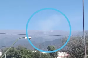 Incendio forestal en el cordn montaoso de Ambato