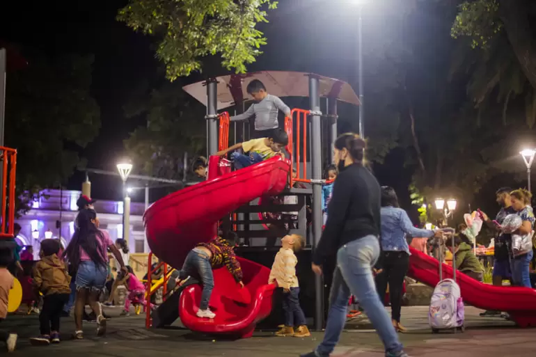 plaza 25 de agosto 8