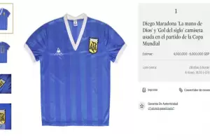 Subastan la camiseta que Diego Maradona us� contra Inglaterra: buscan recaudar 7 millones de d�lares