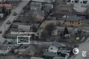 Nueva denuncia a Rusia por un video que muestra a soldados disparar a quemarropa a un ciclista en Bucha