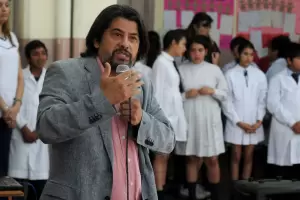 El exministro Ariza dijo que aumentar horas de clases es una medida reparadora