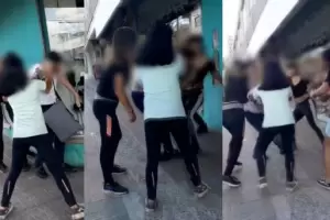 Cit al acosador de su hija hacindose pasar por ella y lo golpe junto a sus vecinas