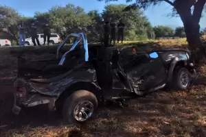 Falleci una mujer al ser despedida de una camioneta en tremendo siniestro vial