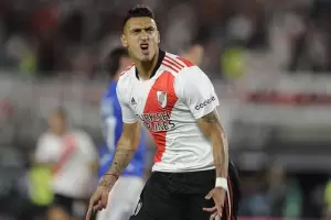 River le gan a Argentinos como local y no le pierde pisada a Racing