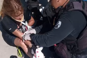 Ciclista termin en el hospital con lesiones