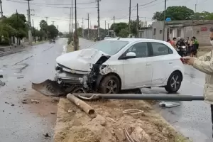 Una madre y su hijo hospitalizados tras protagonizar un fuerte choque en la zona norte