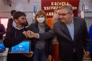 El Gobernador entreg netbooks en la Escuela Secundaria N 69 de Valle Viejo