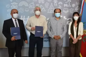 Saadi firm convenio con la UNCA y el Fasta