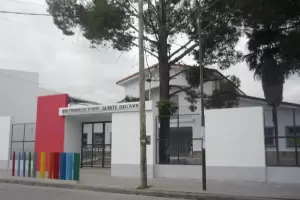 Salta: Una alumna tuvo que comer arroz con pelos y plsticos en la escuela y le retaron