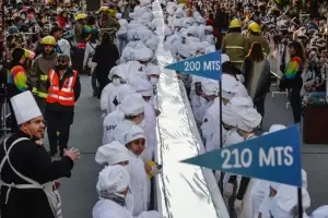 Rcord: en Bariloche hicieron una barra de chocolate de 210 metros
