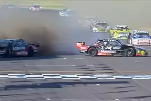 Impactante accidente del novio de Nicole Neumann, Jos Manuel Urcera, en el Turismo Carretera