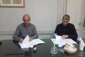 Uso del ingls en comercios y empresas: firman convenio para implementarlo