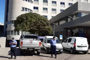 Ahorristas se manifestaron frente al sanatorio donde est internado Bacchiani