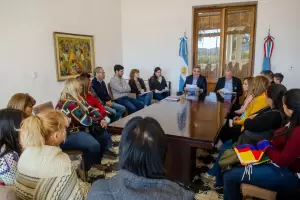 Jalil recibi� a autoridades y comunidades de Andalgal� pero atras� la visita