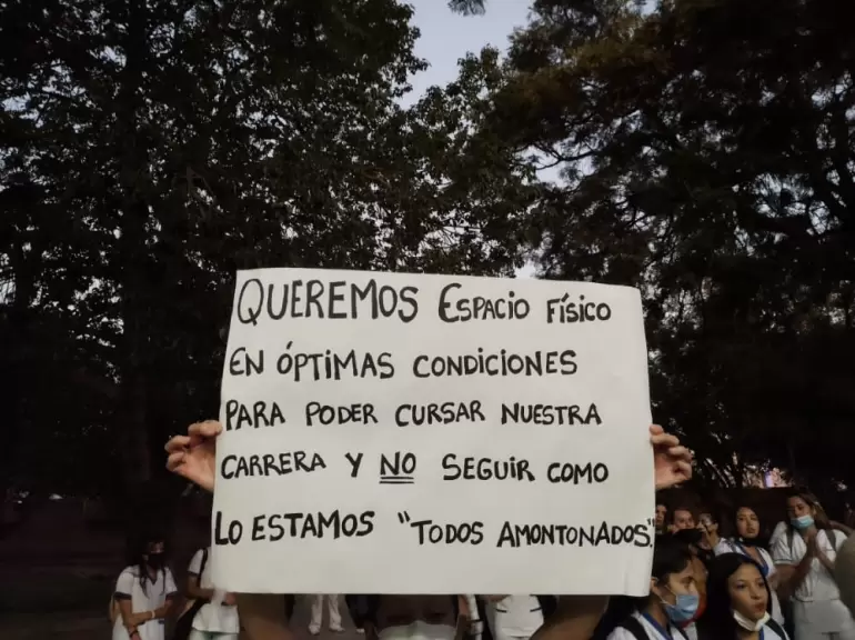 Alumnos del "Jos Cubas" prostestan