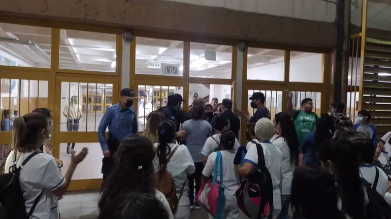 Alumnos del "Jos Cubas" prostestan