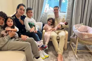Cristiano Ronaldo y Georgina Rodr�guez presentaron a su hija tras la tragedia familiar