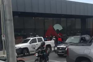 Secuestran dispositivos electrnicos, cheques y joyas en la casa y oficina de Bacchiani