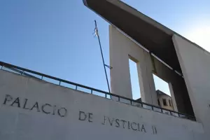 Escndalo en Crdoba: Dos funcionarios habran tenido relaciones sexuales en el estacionamiento de tribunales