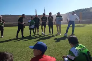 La escuela de f�tbol "Primeros Pasos" visit� el Estadio Bicentenario