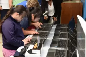 Aporte de la comuna capitalina: APANE recibi equipamiento del Programa Tu Decisin