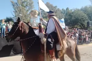 Cabalgata de los gauchos: una multitud celebr los 30 aos con la Virgen del Valle