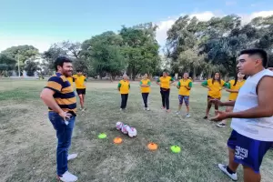 El concejal Dusso junto al Equipo de Ftbol Mixto LT