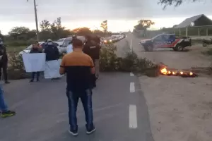 Corte en Ruta Nacional n� 64: vecinos de Ampolla reclaman por el servicio de agua