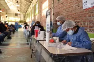 Alertan por la alta positividad de los testeos en Capital