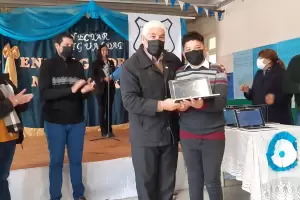 Netbooks para estudiantes de la Escuela N 45 de Capayn