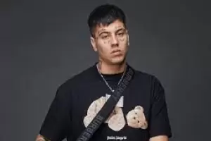 Duki le respondi a una mujer que le dijo "horrible": "Gracias seora, usted es hermosa"