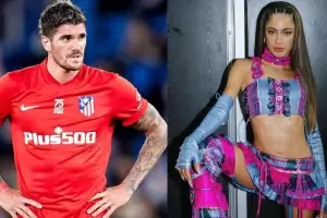 Para De Paul que lo mira por tablet: Tini bail muy cerca de otros msicos y llovieron los memes