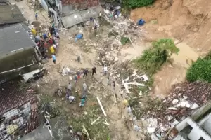 Ms de 90 personas muertas por las lluvias torrenciales en Pernambuco