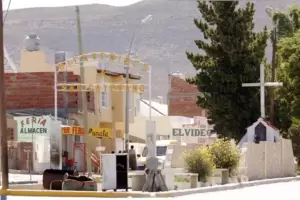 Chubut: Le rob el celular apuntndole con un arma y, al verla llorar, volvi para abrazarla