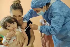 Comienza la aplicacin del primer refuerzo para nios, y segundo refuerzo a mayores de 18 aos