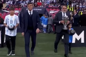 Finalissima: emotivo homenaje a Maradona