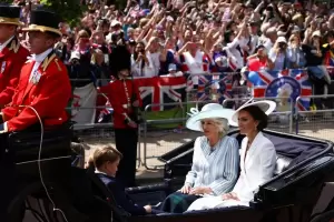 Con cambios inesperados, arranc en el Reino Unido el Jubileo de la reina Isabel II