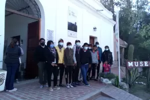 Viaje de estudios de estudiantes y docentes de la Secundaria Rural 33 de Agua Amarilla