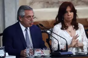 Alberto Fernndez y Cristina Kirchner juntos en el acto por los 100 aos de YPF