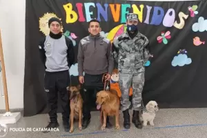 Divisin Canes visit y realiz una exhibicin para el Jardn de Infantes N37