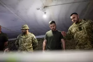 La sorpresiva visita de Zelenski al Donbas, donde se recrudecen los bombardeos de las tropas rusas