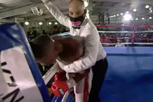 Muri el boxeador que tir golpes al aire y su rival ahora vive un calvario