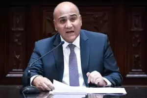 Juan Manzur afronta los cuestionamientos de la oposicin en una tensa sesin en Diputados