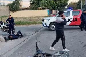 Un polica y un joven resultaron lesionados por un siniestro vial