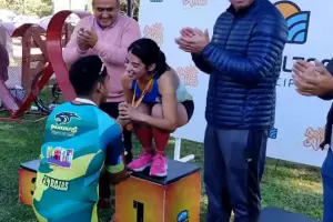 Atleta santiaguea gan en duatln, subi al podio y recibi propuesta de casamiento