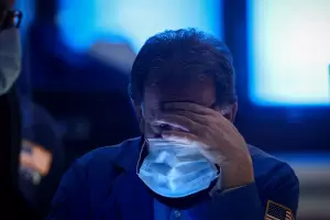 El dlar contado con liquidacin se dispara casi 4% y el riesgo pas sube hasta 2100 puntos