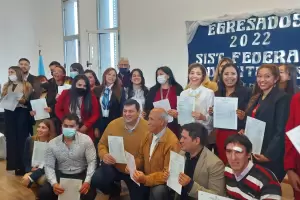 Entregaron a Mar�a Espeche el t�tulo de su hija Brenda quien fue v�ctima de femicidio